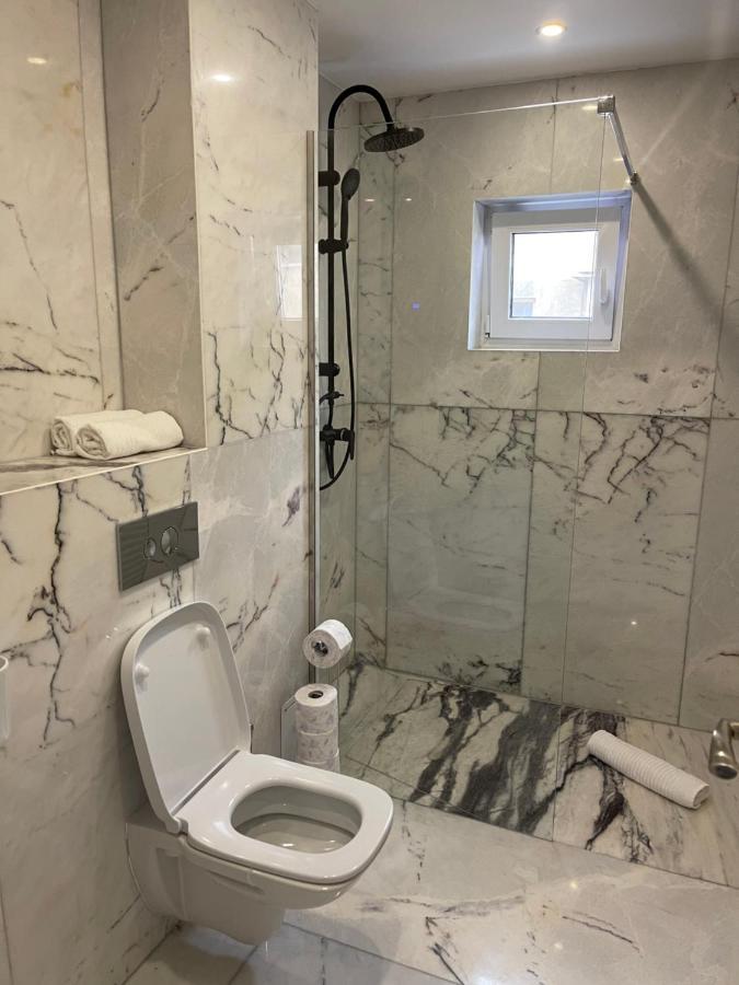 Apartament Emma Targoviste Eksteriør bilde